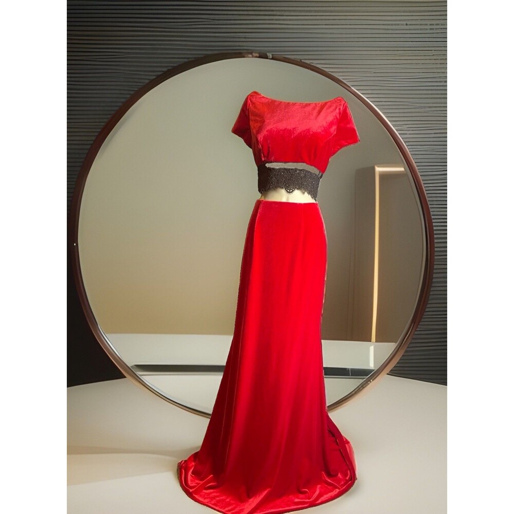 Sherri Hill 50736 Mermaid Two Piece Red Velvet Beaded Bodice gown size 8 NWT
